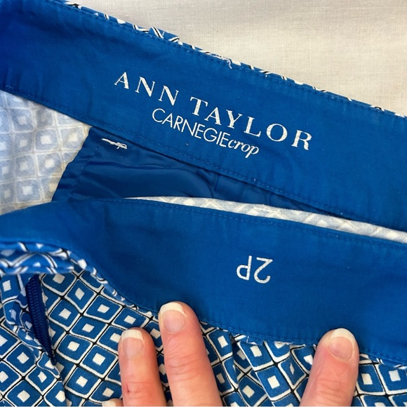 Ann Taylor Blue White Carnegie Crop Geometric Print Crop Pants Size 2P - Picture 4 of 9